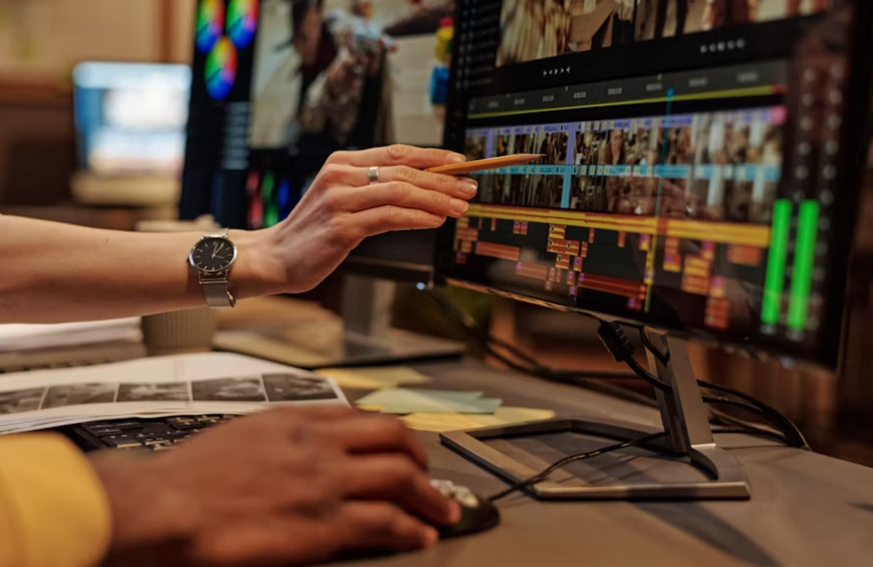 the-difference-between-equipment-management-software-and-manual-management-02.png the-difference-between-equipment-management-software-and-manual-management-02.png
