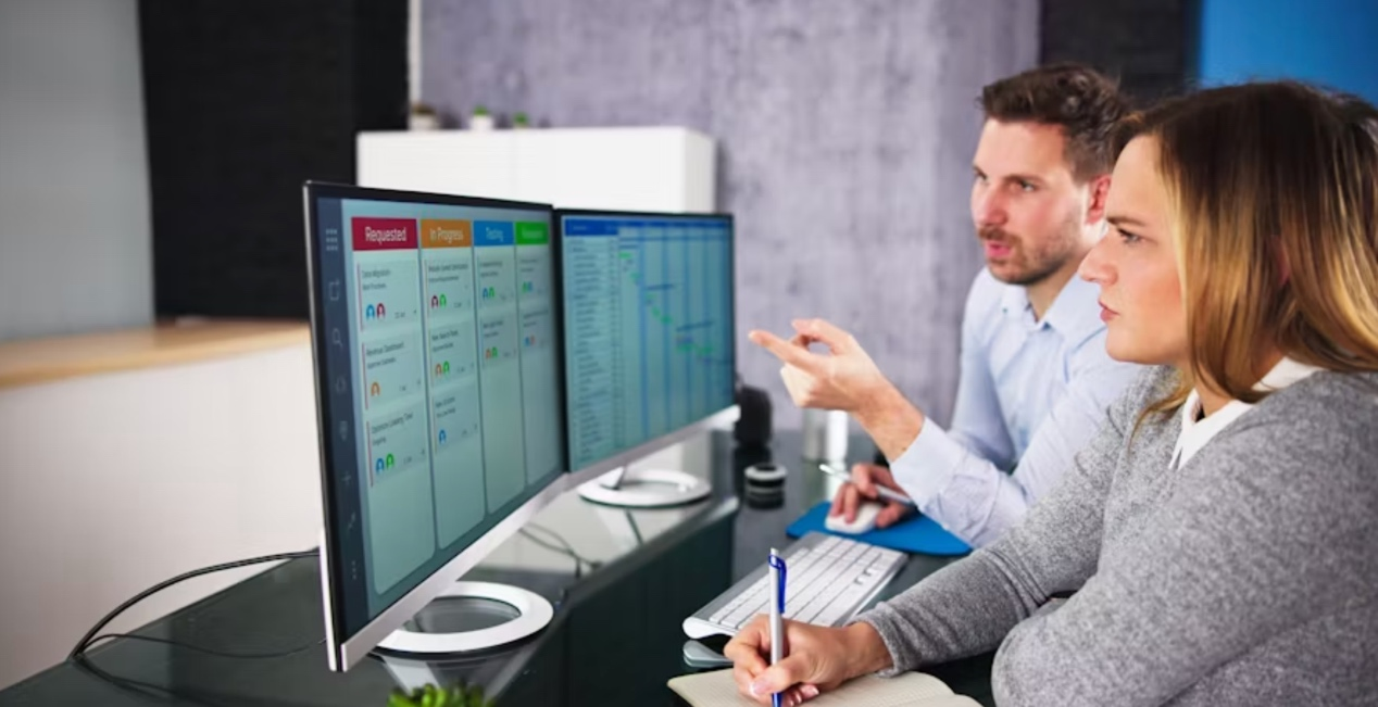the-difference-between-equipment-management-software-and-manual-management.png the-difference-between-equipment-management-software-and-manual-management.png